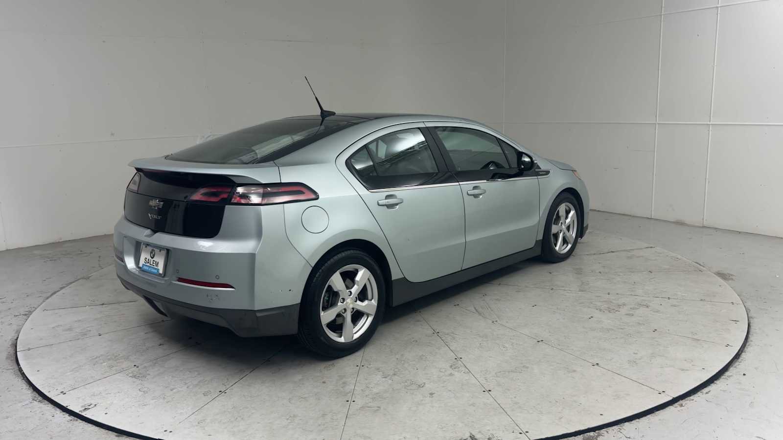 Used 2012 Chevrolet Volt Premium w/ Premium Trim Package FWD video 2