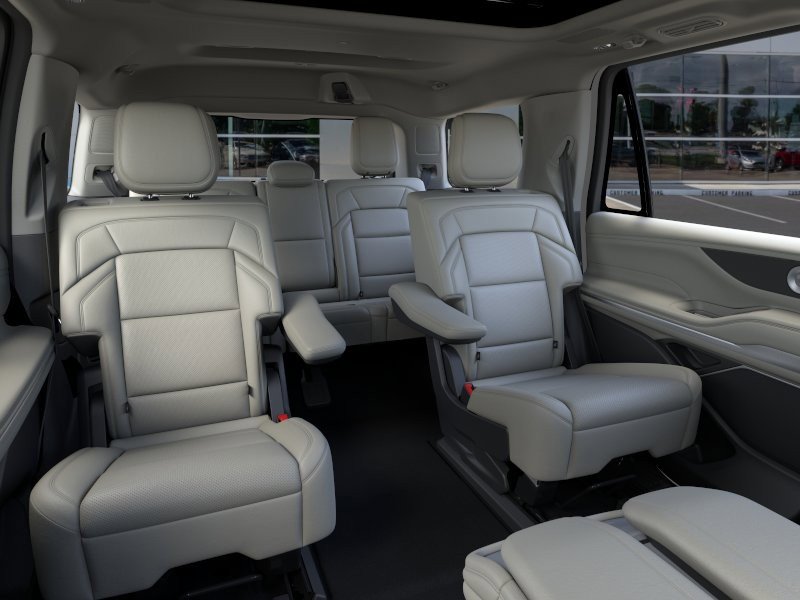 New 2026 Lincoln Navigator Reserve w/ Jet Appearance Package AWD/4WD image 11