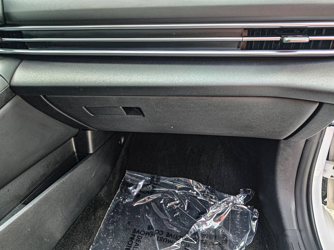 Used 2025 Hyundai Elantra SEL FWD image 39