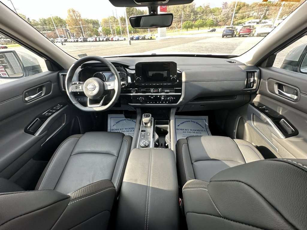 Used 2024 Nissan Pathfinder SL w/ Lighting Package (N92) image 13