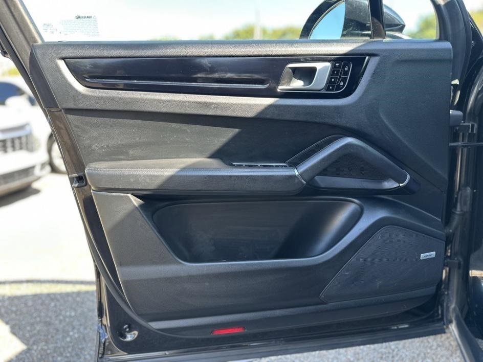 Used 2020 Porsche Cayenne image 10