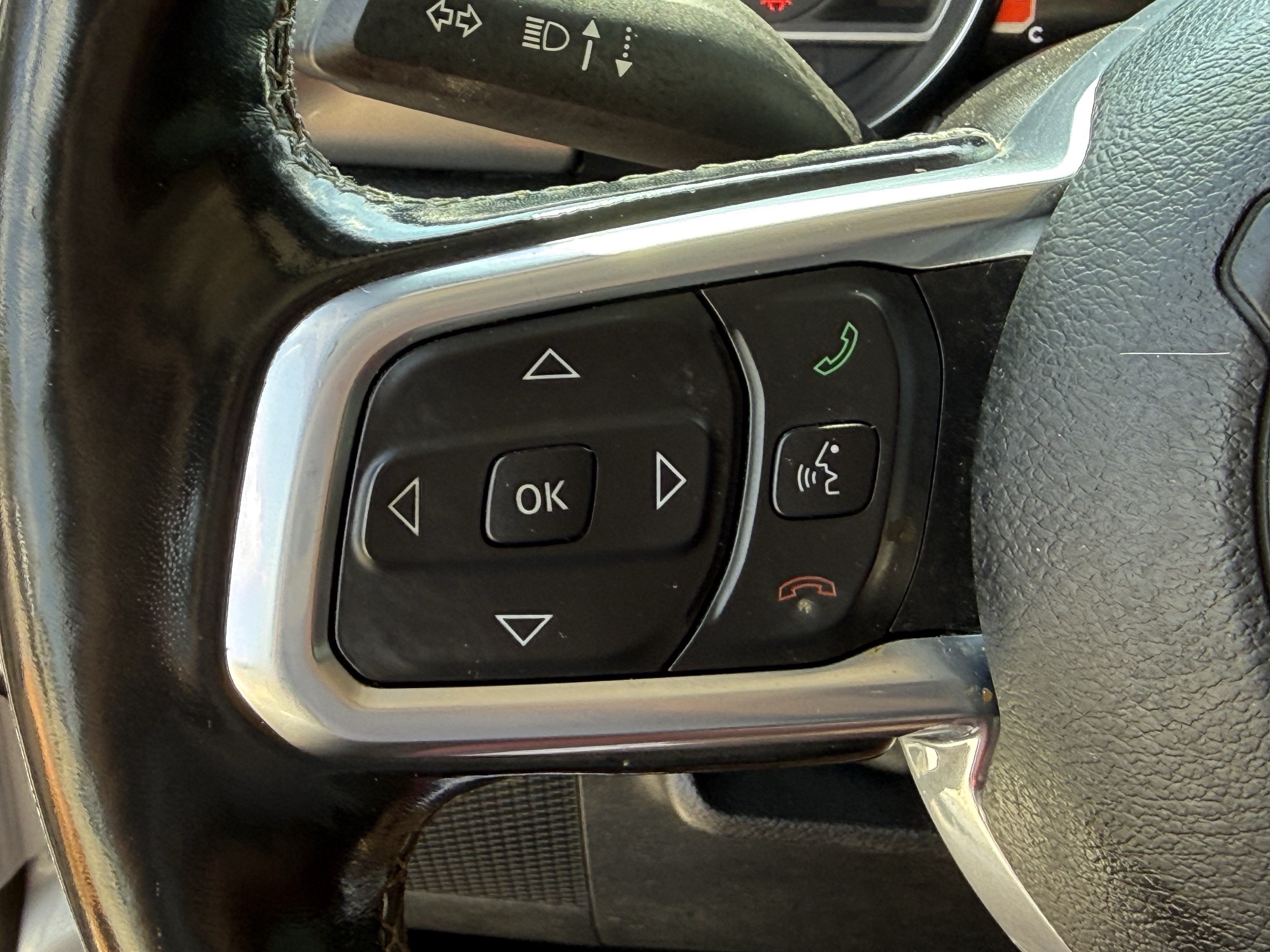Used 2020 Jeep Wrangler Unlimited Sahara AWD/4WD image 16