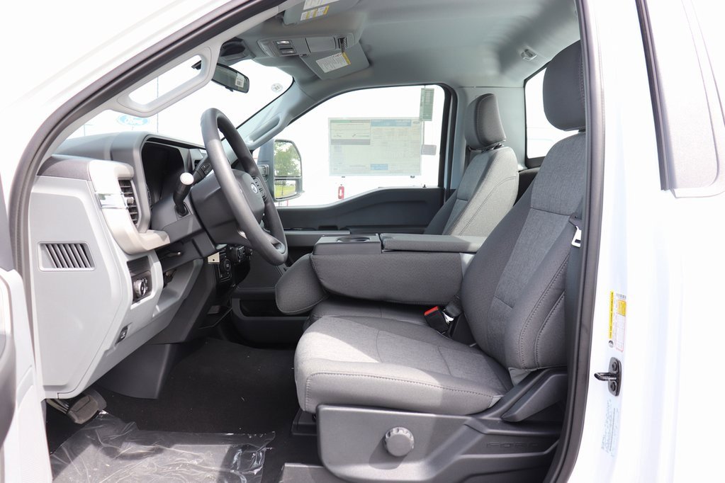 New 2026 Ford F350 4x4 Regular Cab Super Duty image 2
