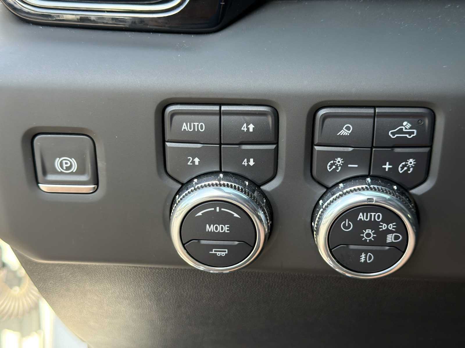 Used 2025 GMC Sierra 2500 AT4 w/ AT4 Premium Plus Package AWD/4WD image 20