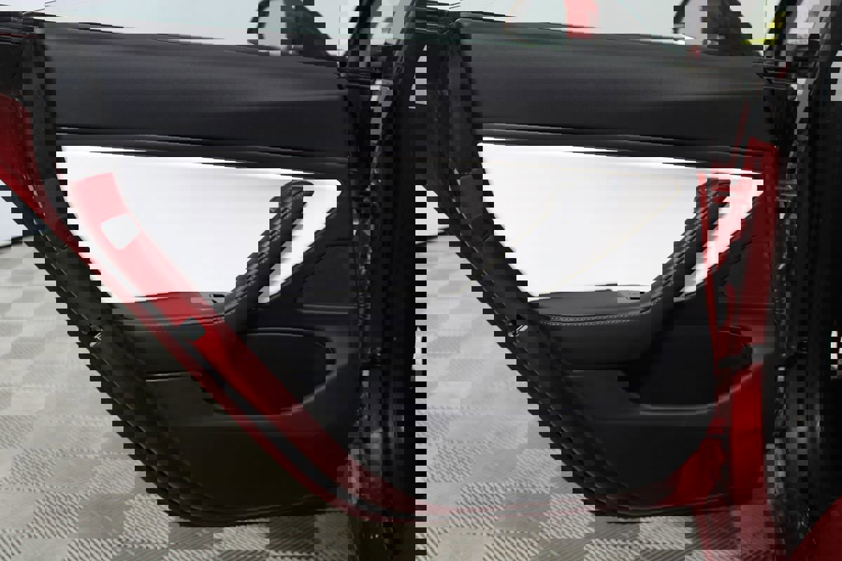 Used 2018 Tesla Model 3 Performance image 24