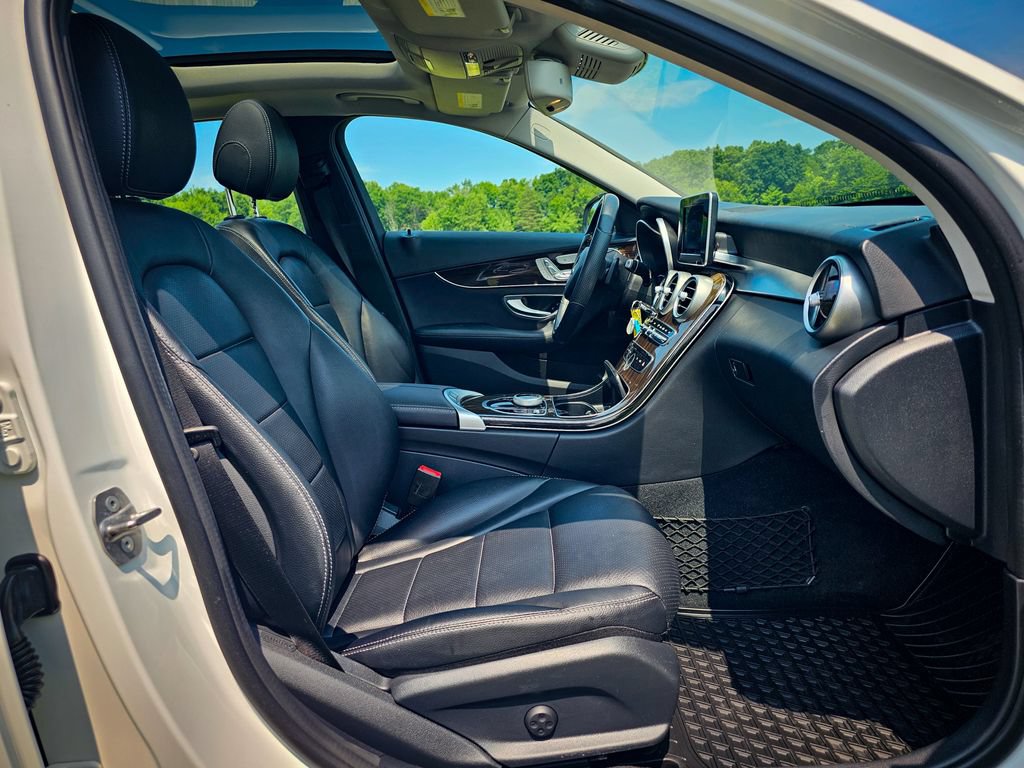 Used 2017 Mercedes-Benz C 300 4MATIC Sedan image 37
