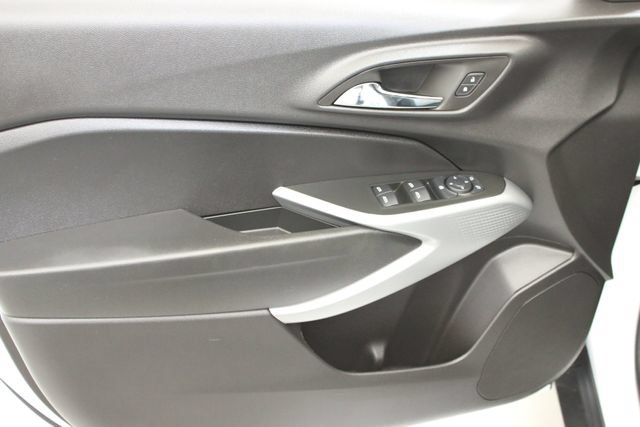 Certified 2025 Chevrolet Trax LS FWD image 22