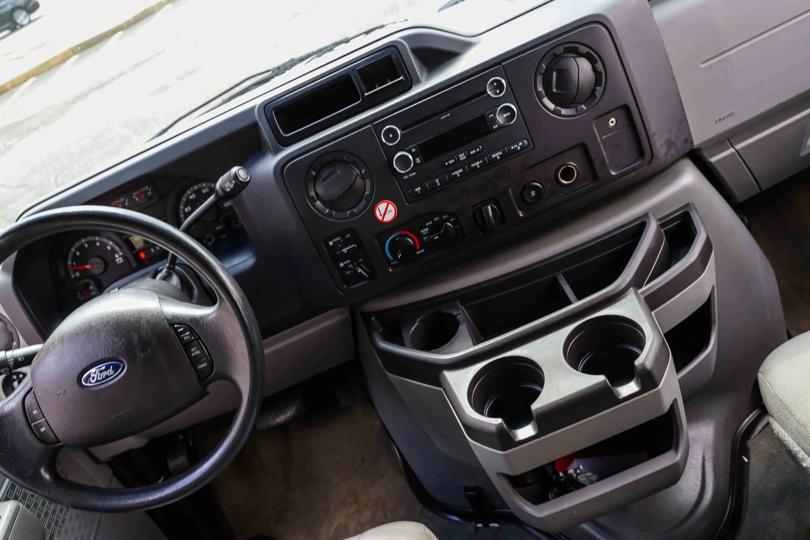 Used 2013 Ford E-350 and Econoline 350 XLT image 17