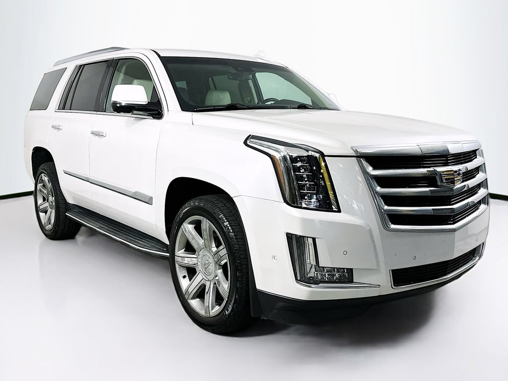 Used 2018 Cadillac Escalade Luxury AWD/4WD image 2