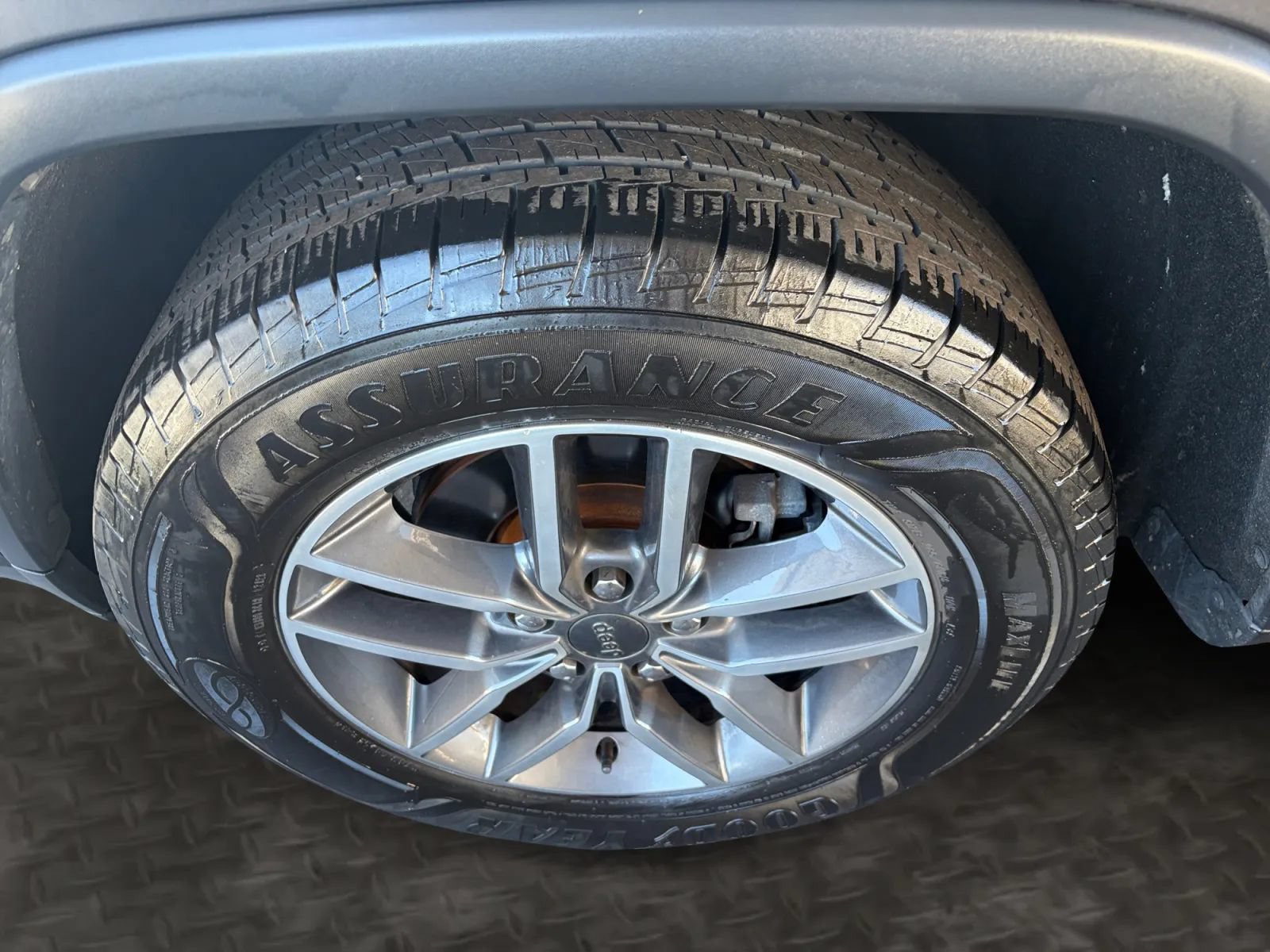 Used 2020 Jeep Grand Cherokee Limited AWD/4WD image 36