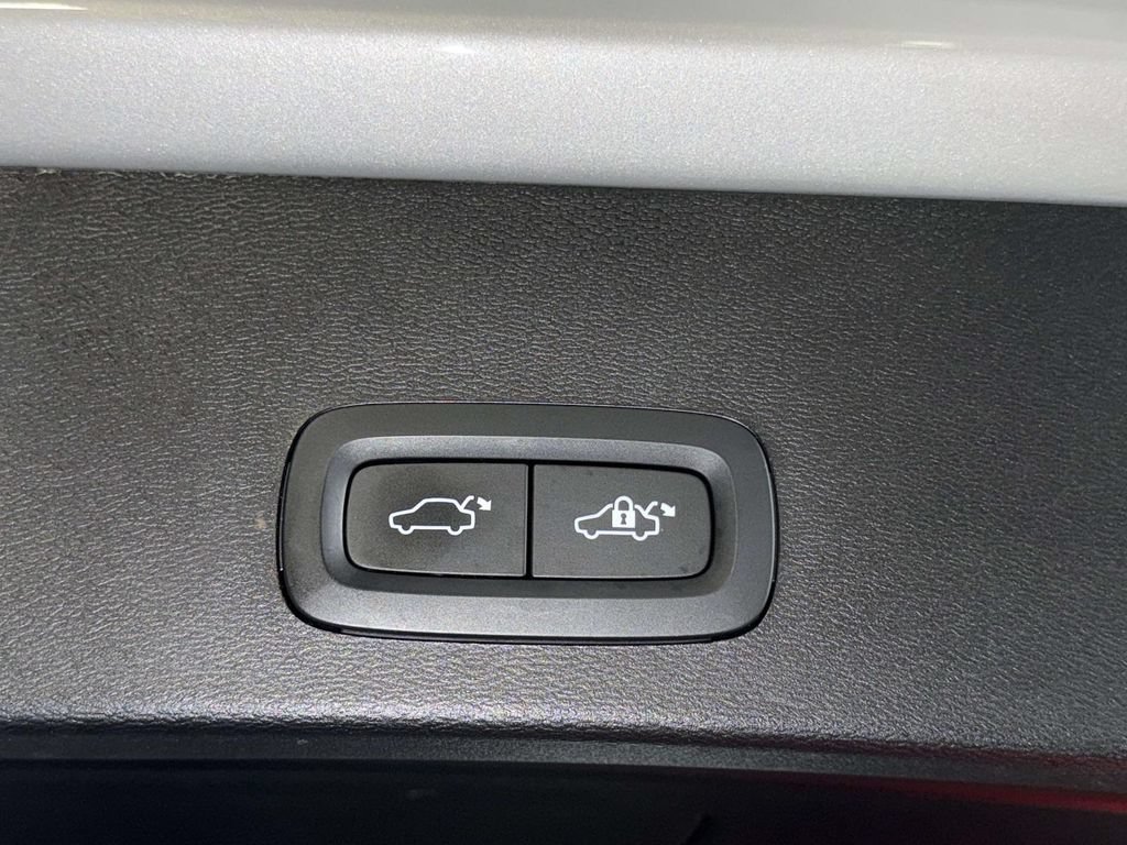 Used 2023 Volvo XC40 Recharge Ultimate AWD/4WD image 18