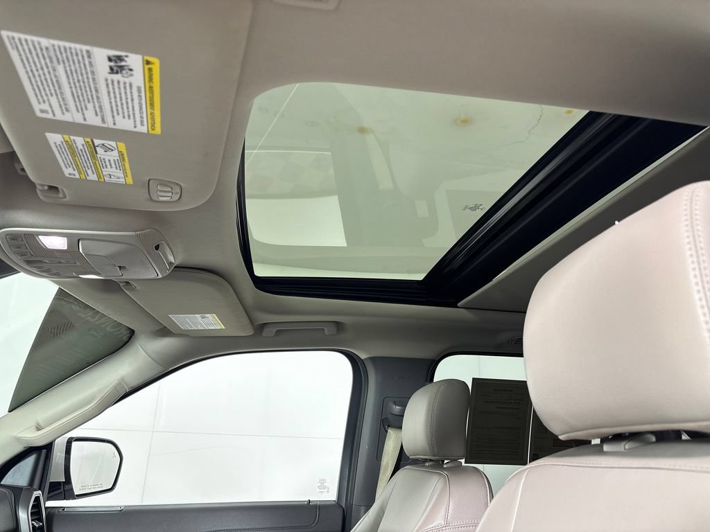 Used 2019 Ford Expedition XLT w/ Equipment Group 202A AWD/4WD image 35