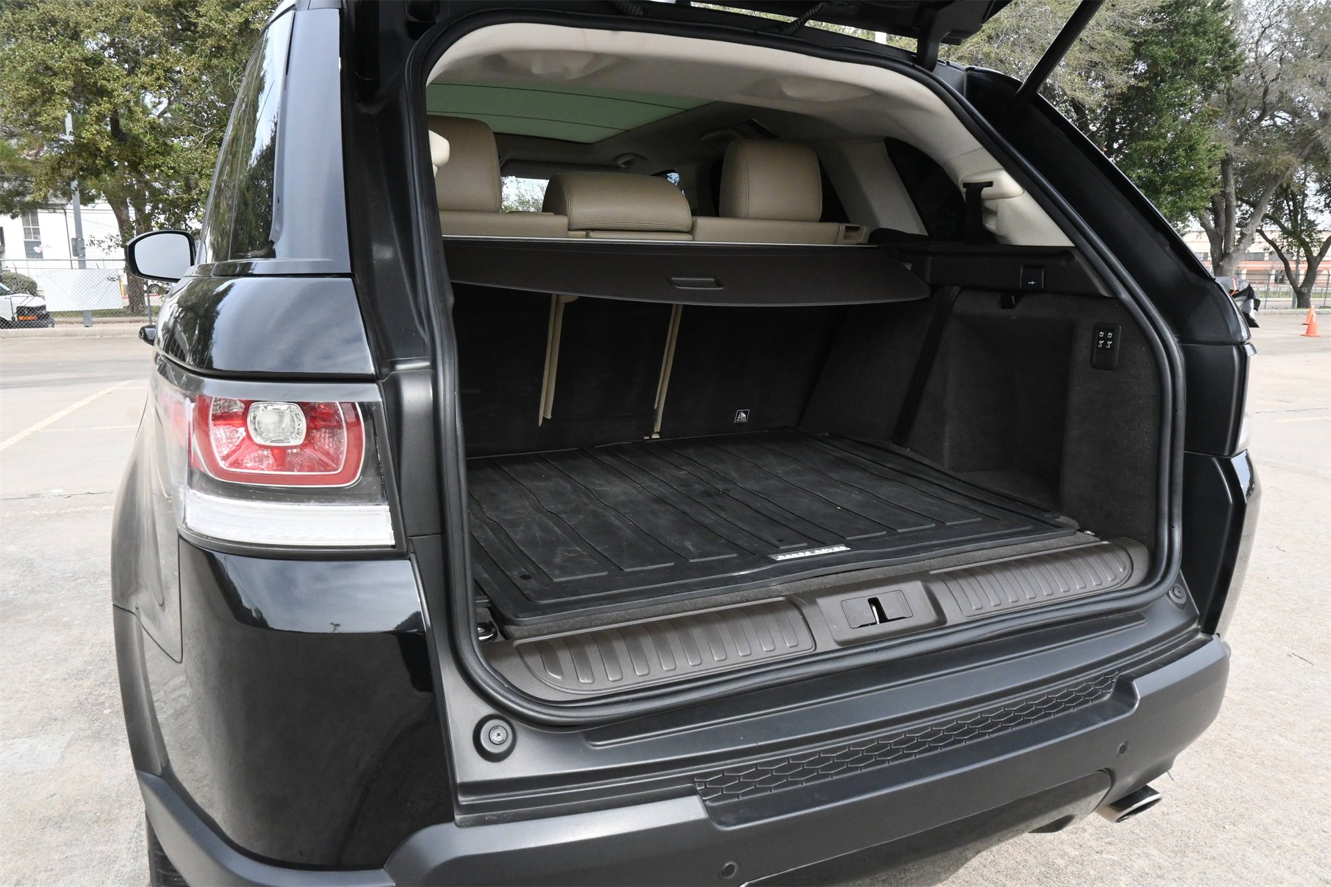 Used 2017 Land Rover Range Rover Sport HSE image 23