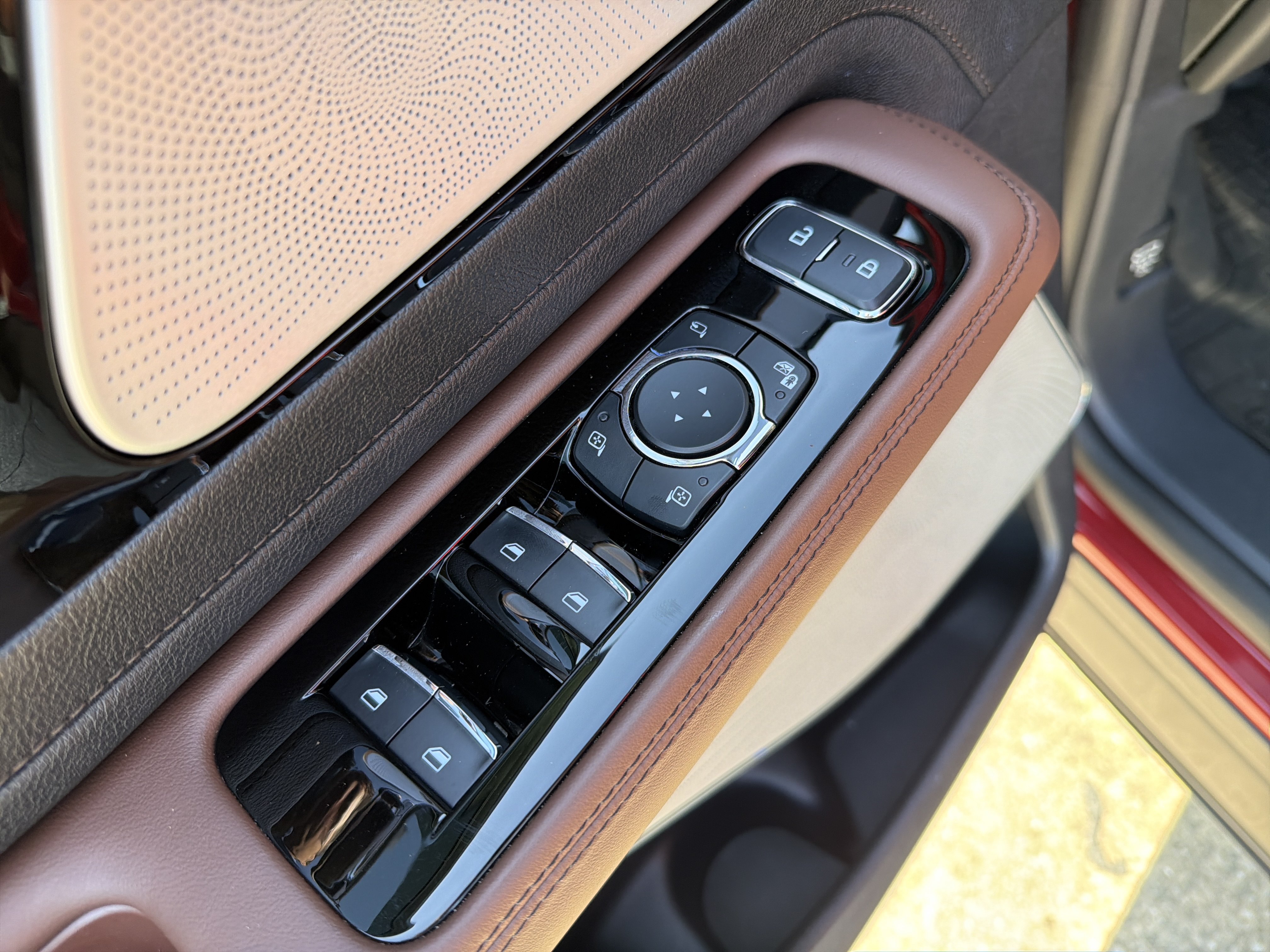 Used 2025 Lincoln Aviator Reserve w/ Luxury Package RWD image 10