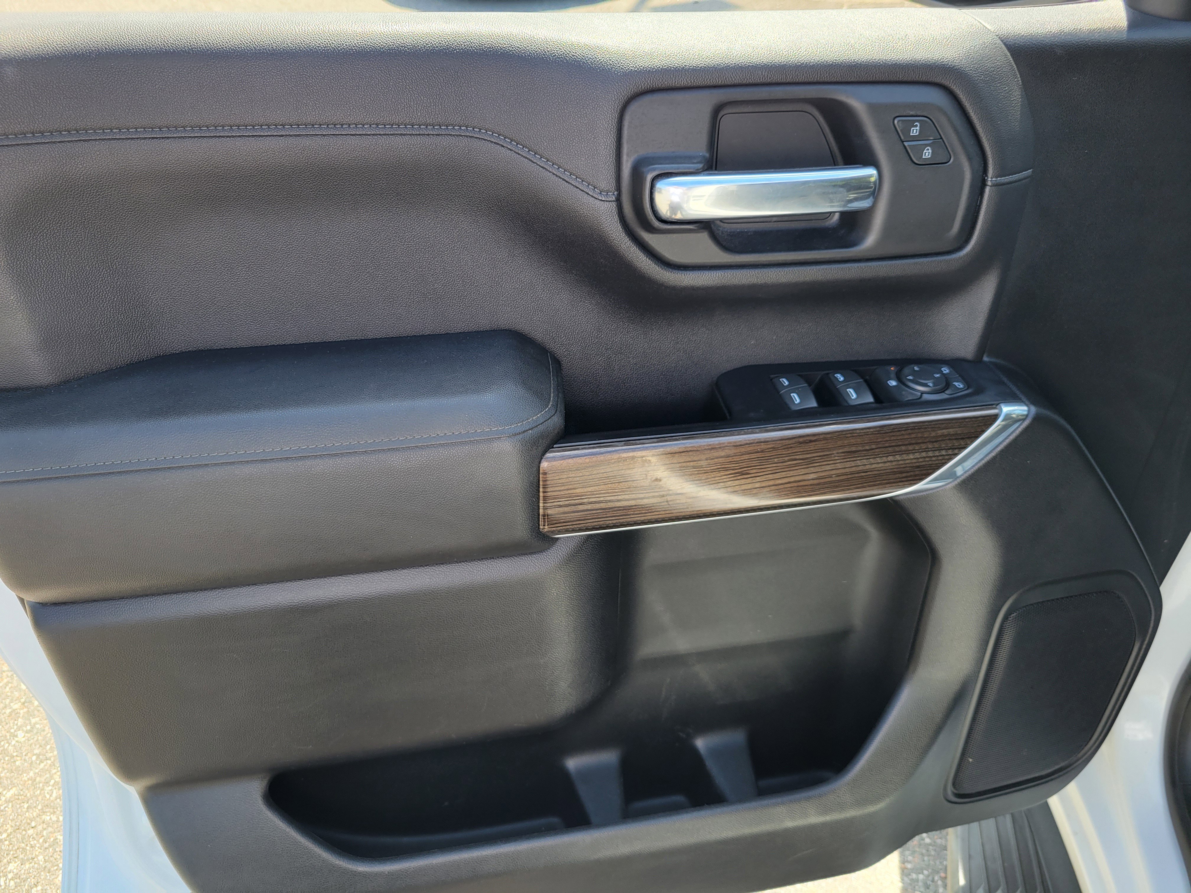 Used 2019 Chevrolet Silverado 1500 LT w/ All-Star Edition image 9