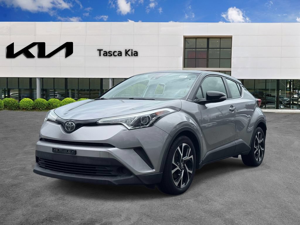 Used 2019 Toyota C-HR XLE FWD image 3