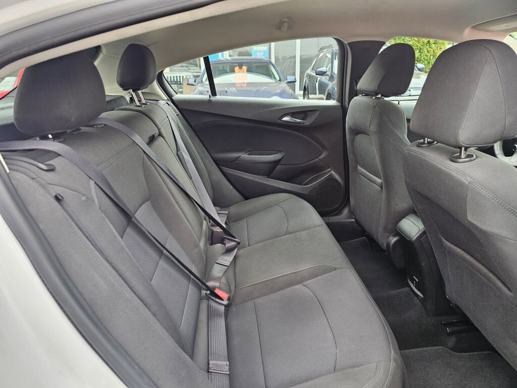Used 2017 Chevrolet Cruze LT w/ Convenience Package image 15