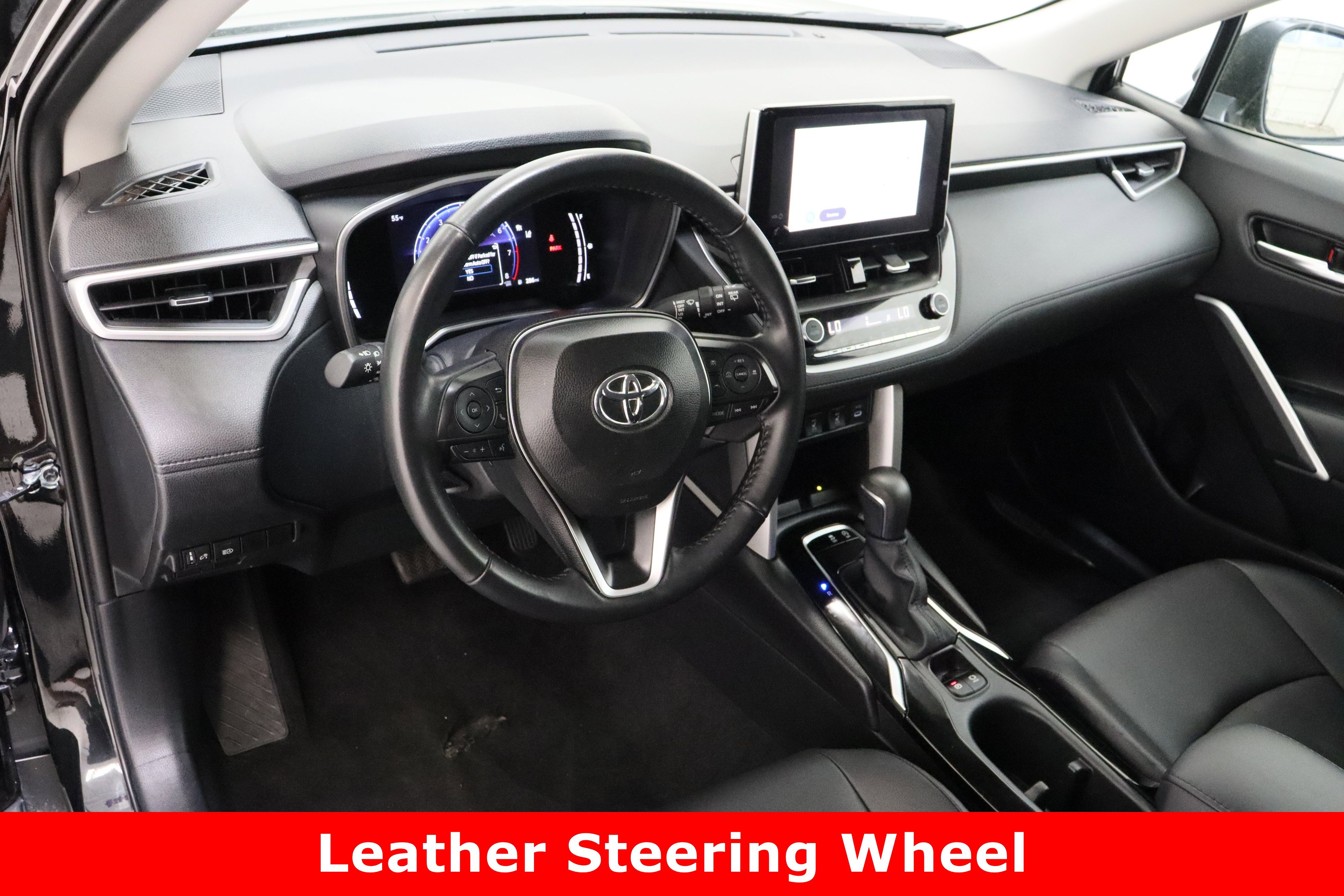 Used 2025 Toyota Corolla Cross XLE image 13