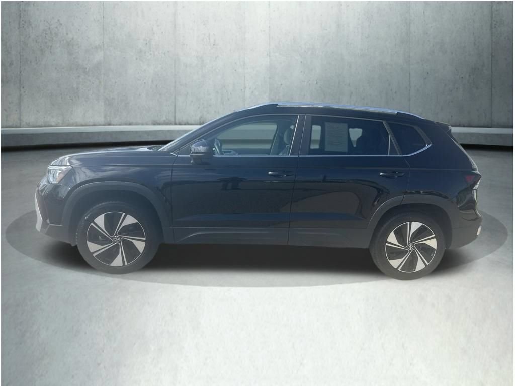 Used 2026 Volkswagen Taos SE w/ Panoramic Sunroof Package AWD/4WD image 2