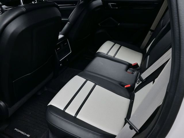 Certified 2023 Porsche Cayenne AWD/4WD image 15