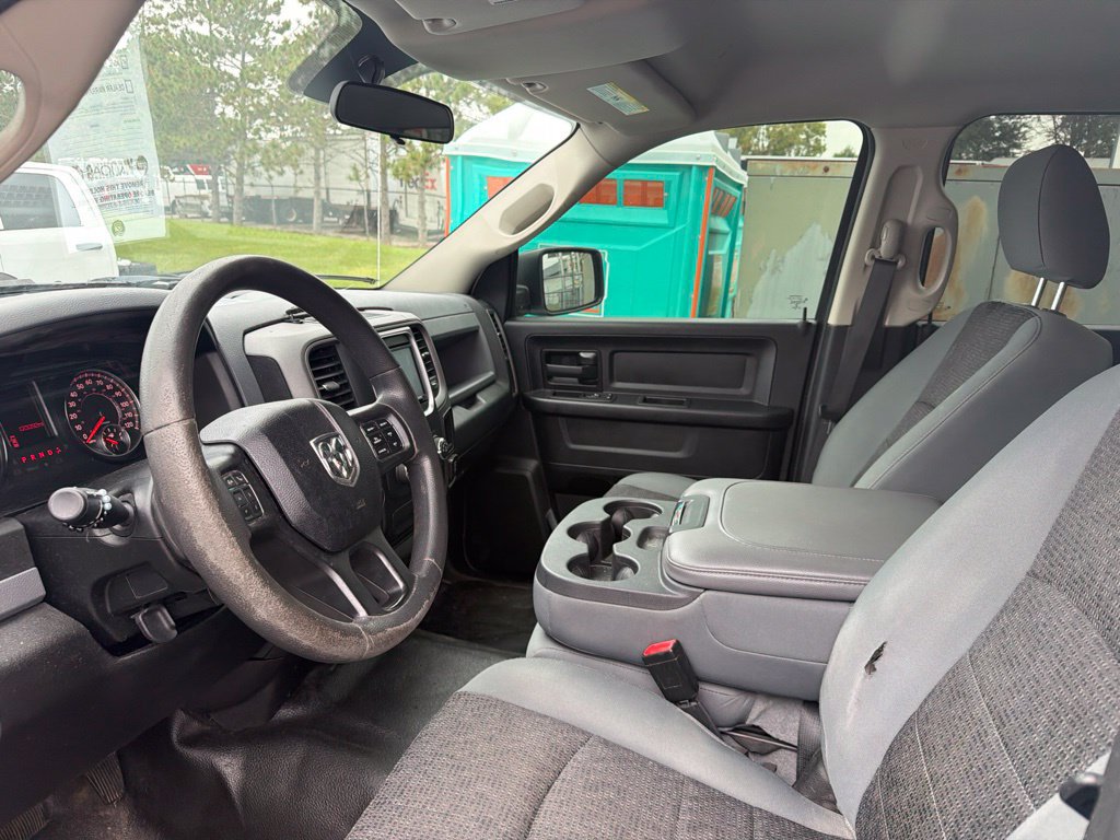 Used 2020 RAM 1500 4x4 Crew Cab Classic w/ Chrome Appearance Group image 15