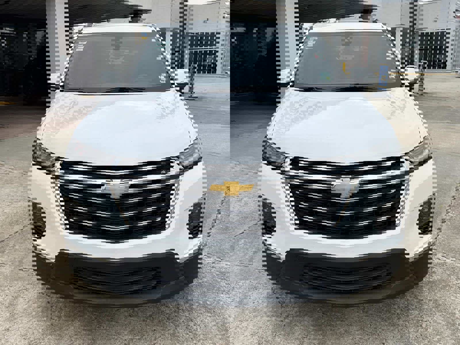 Used 2023 Chevrolet Traverse LT image 3