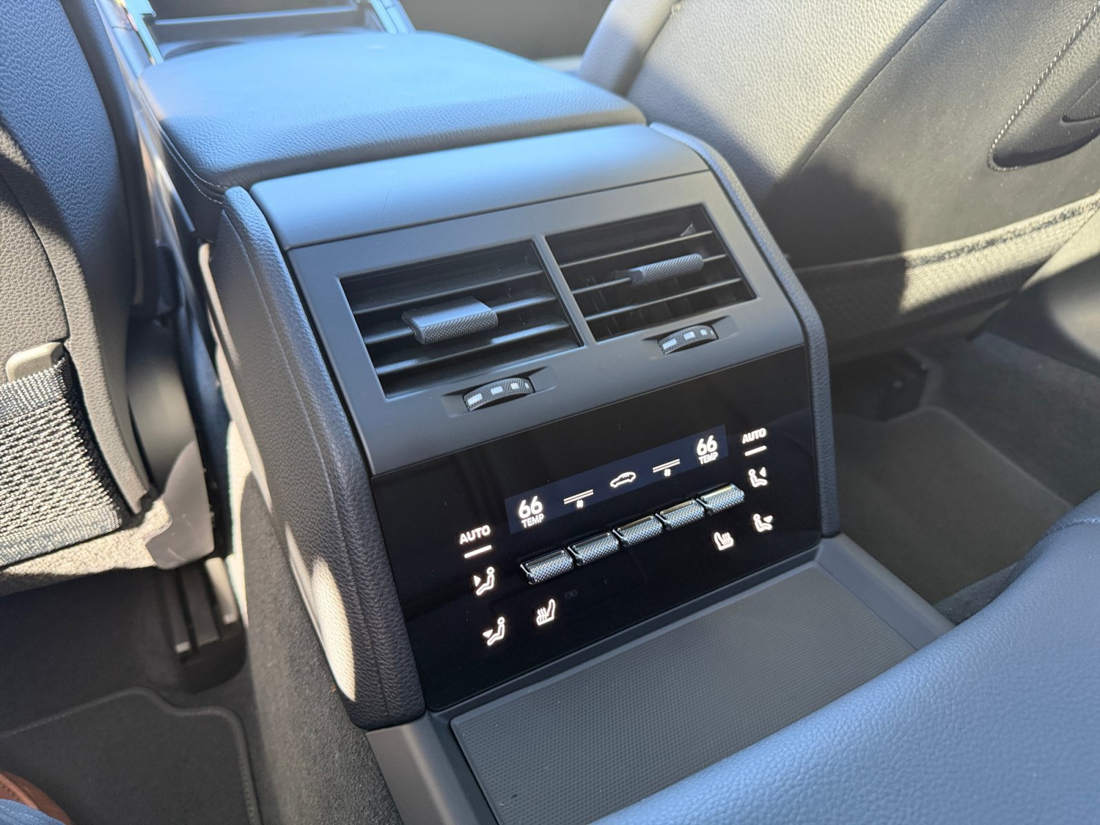 Used 2025 Porsche Panamera 4 AWD/4WD image 18