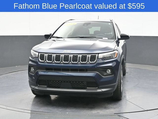 Used 2024 Jeep Compass Latitude AWD/4WD image 2