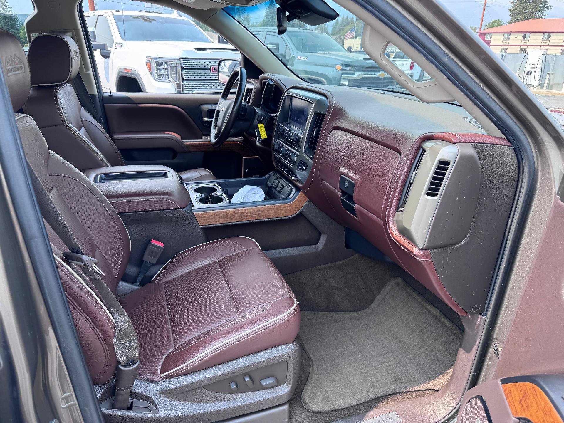 Used 2015 Chevrolet Silverado 1500 High Country w/ High Country Premium Package AWD/4WD image 16