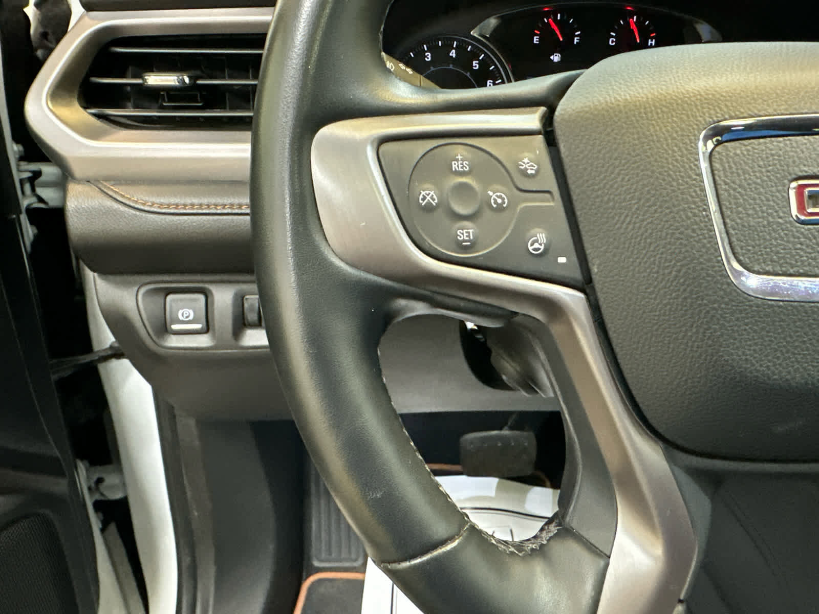 Used 2023 GMC Acadia AT4 w/ Preferred Package AWD/4WD image 23