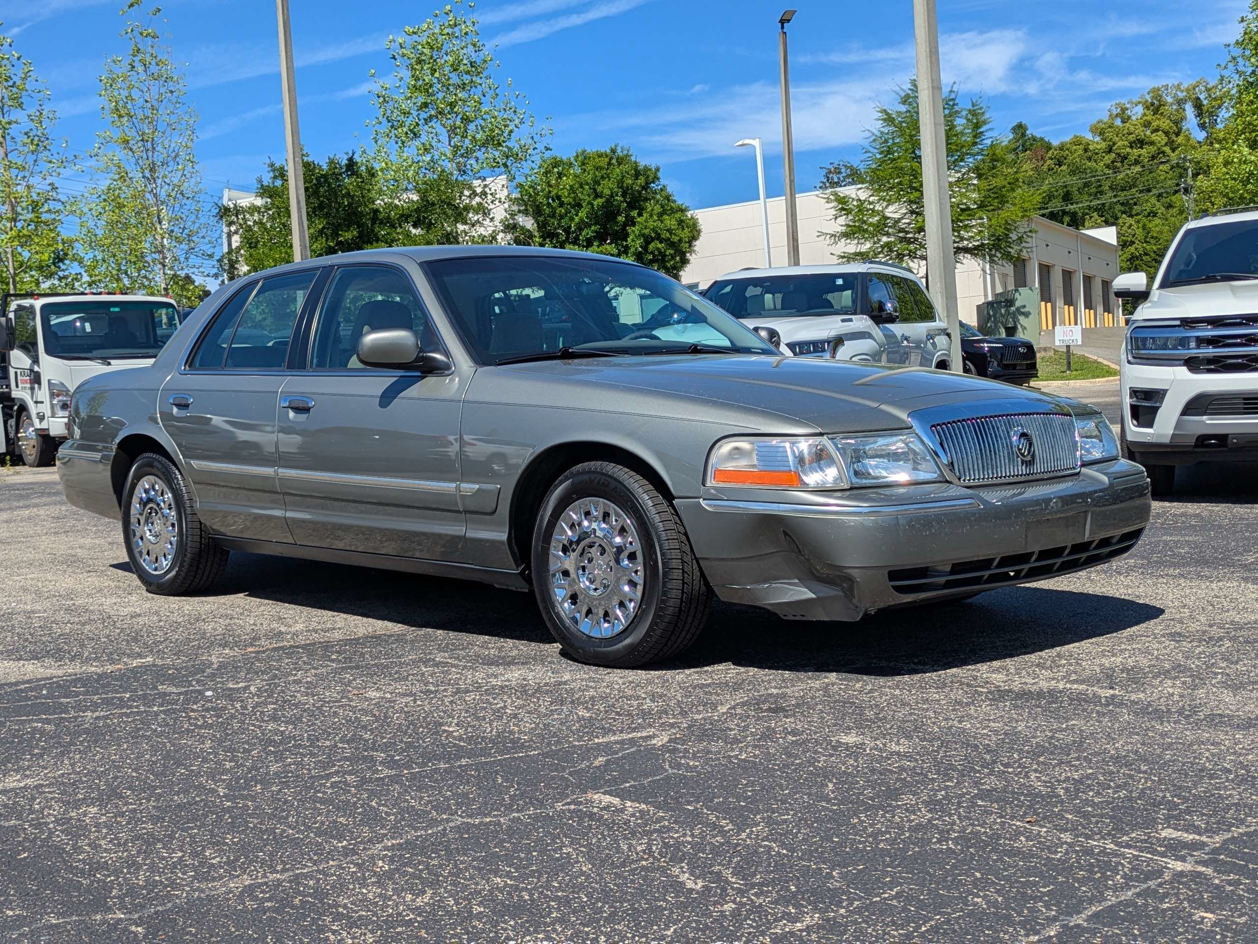 Used 2003 Mercury Grand Marquis GS RWD image 2