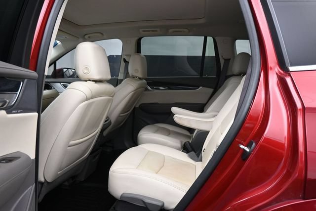 Used 2022 Cadillac XT6 Premium Luxury w/ Technology Package FWD image 8