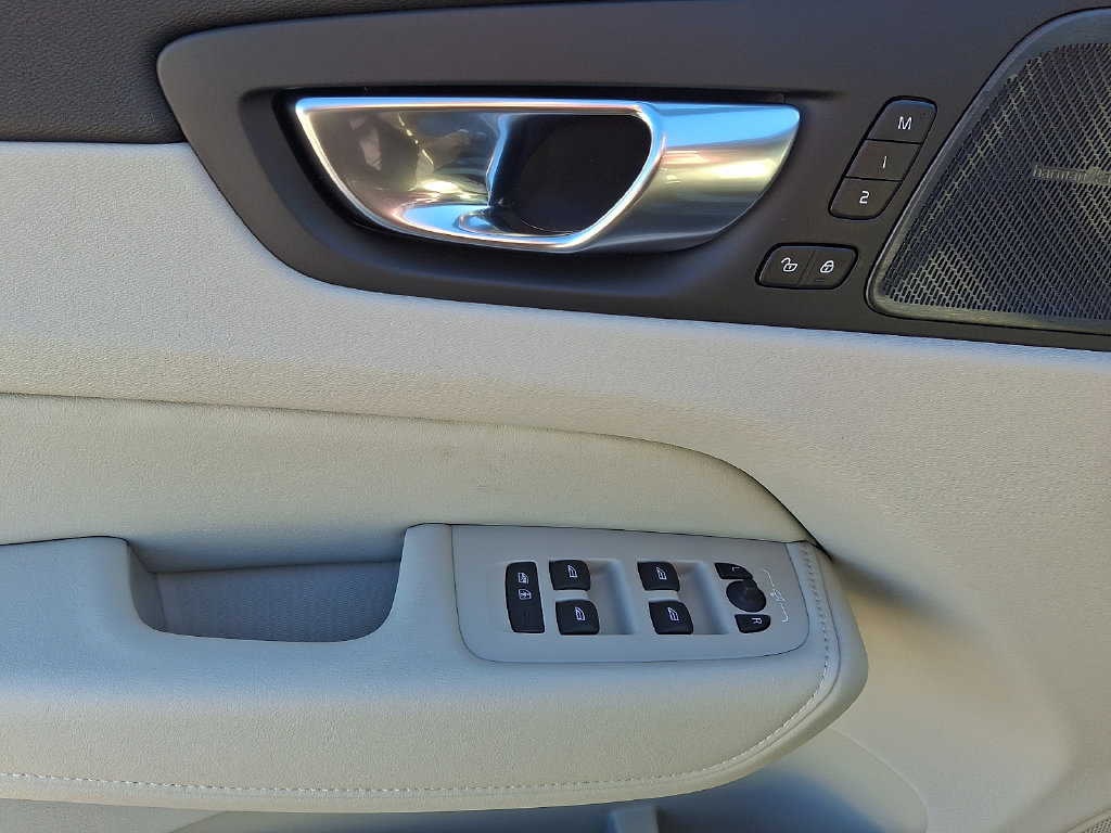 New 2027 Volvo XC60 B5 Ultra AWD/4WD image 10