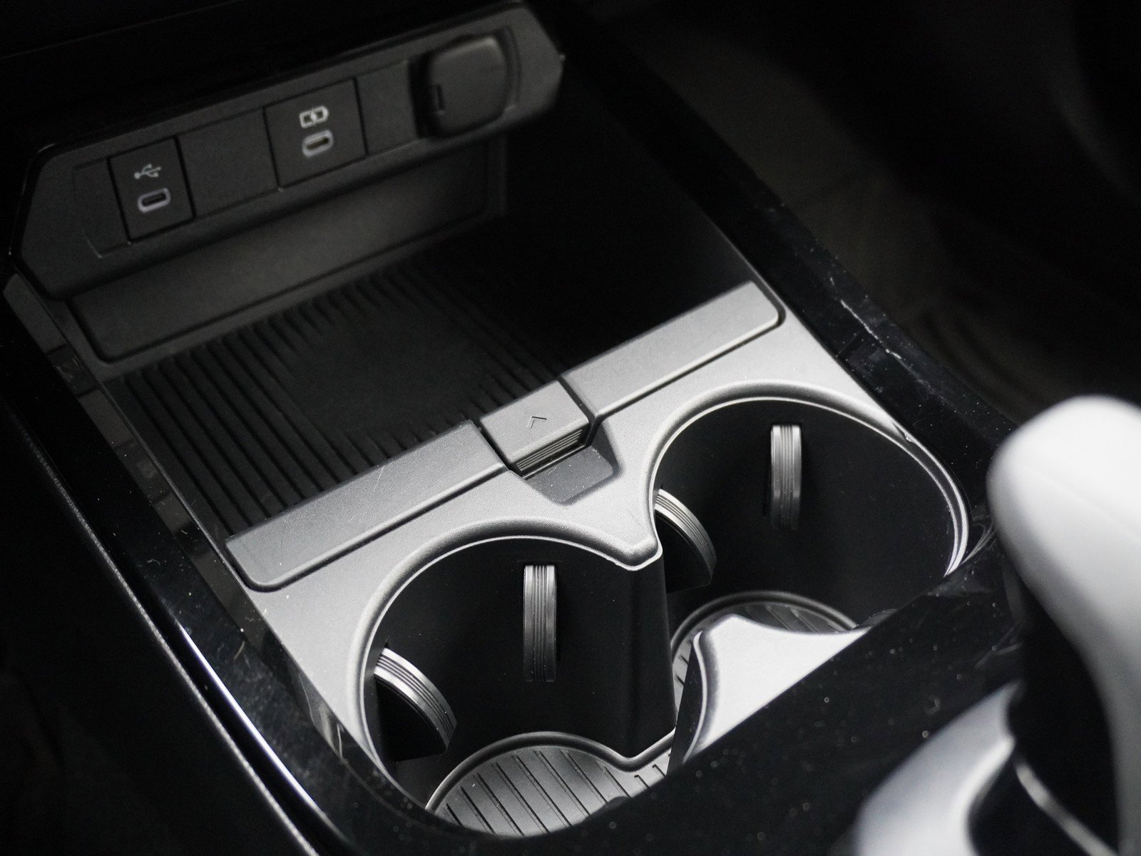 Used 2024 Toyota Prius LE image 24