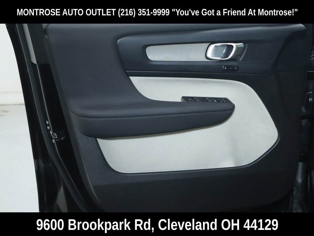 Used 2023 Volvo XC40 B5 Plus w/ Climate Package image 22