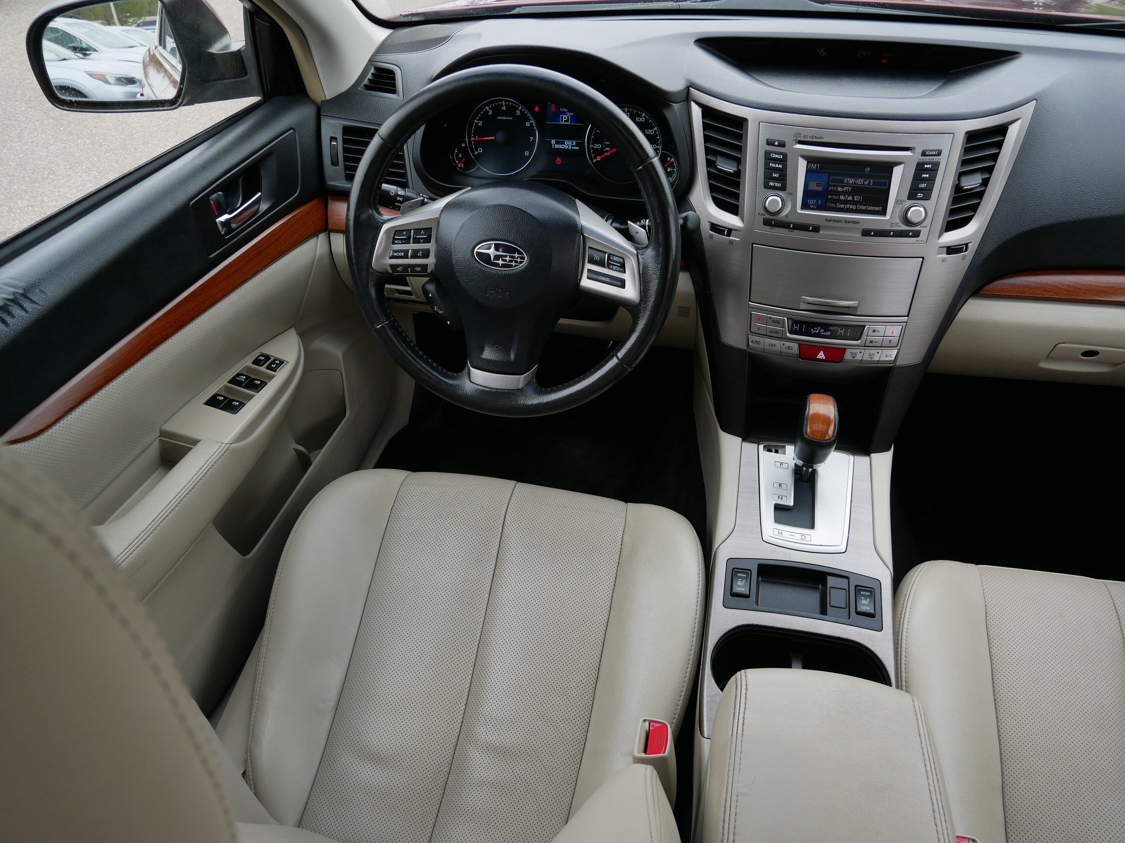 Used 2013 Subaru Outback 3.6R Limited w/ Moonroof Pkg AWD/4WD image 9