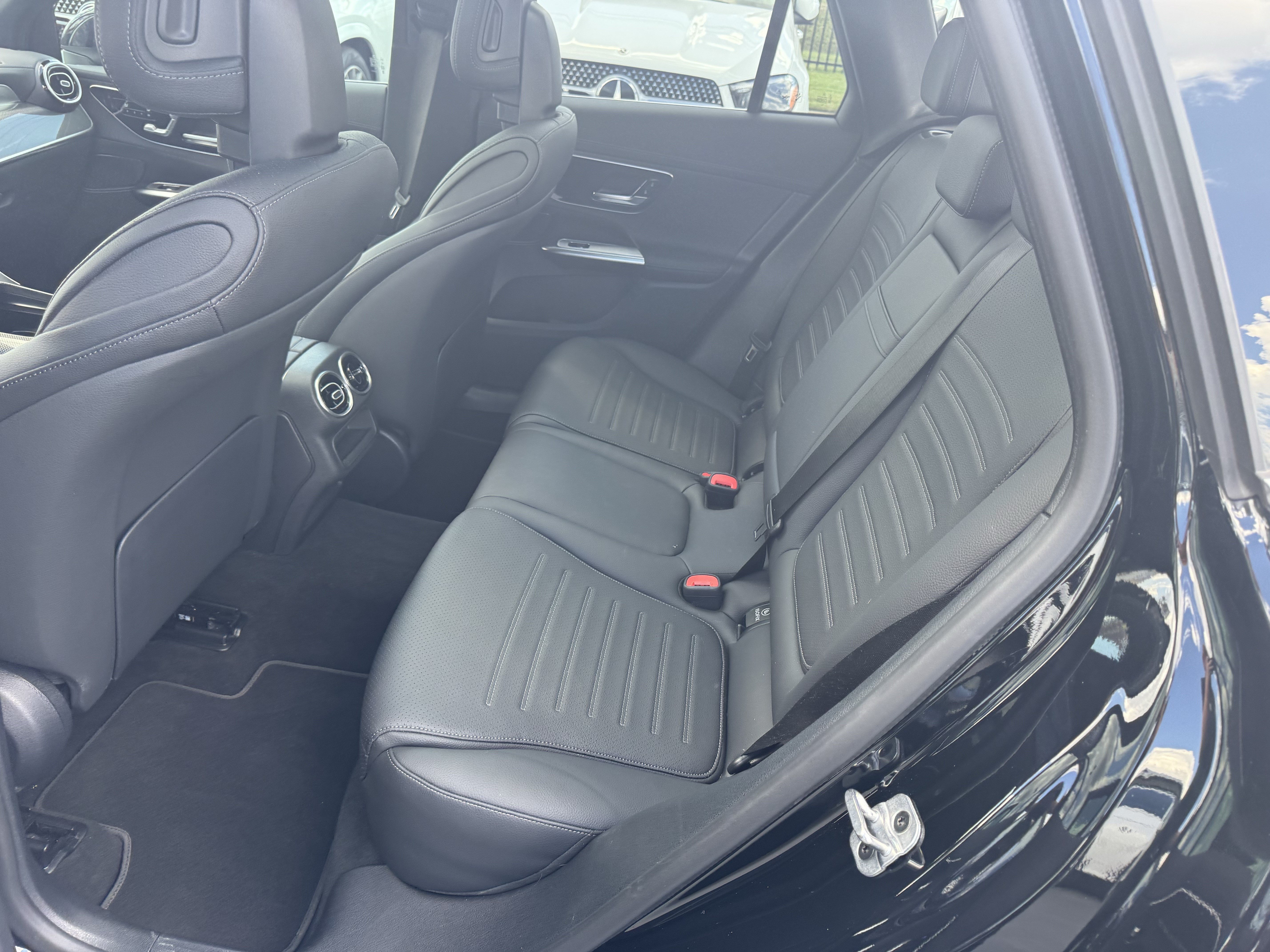 Used 2026 Mercedes-Benz GLC 300 image 32