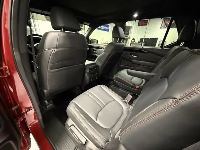 Used 2025 Honda Pilot TrailSport image 18