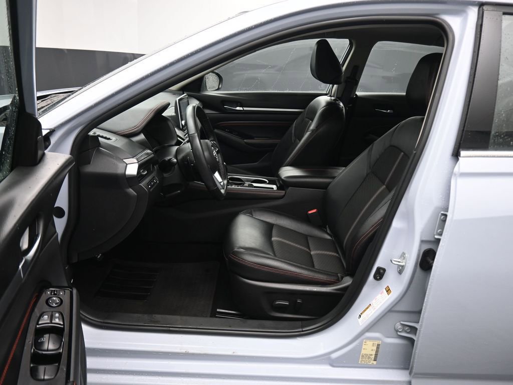 Used 2023 Nissan Altima 2.5 SR FWD image 11