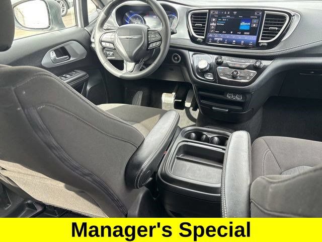 Used 2023 Chrysler Pacifica Touring FWD image 34