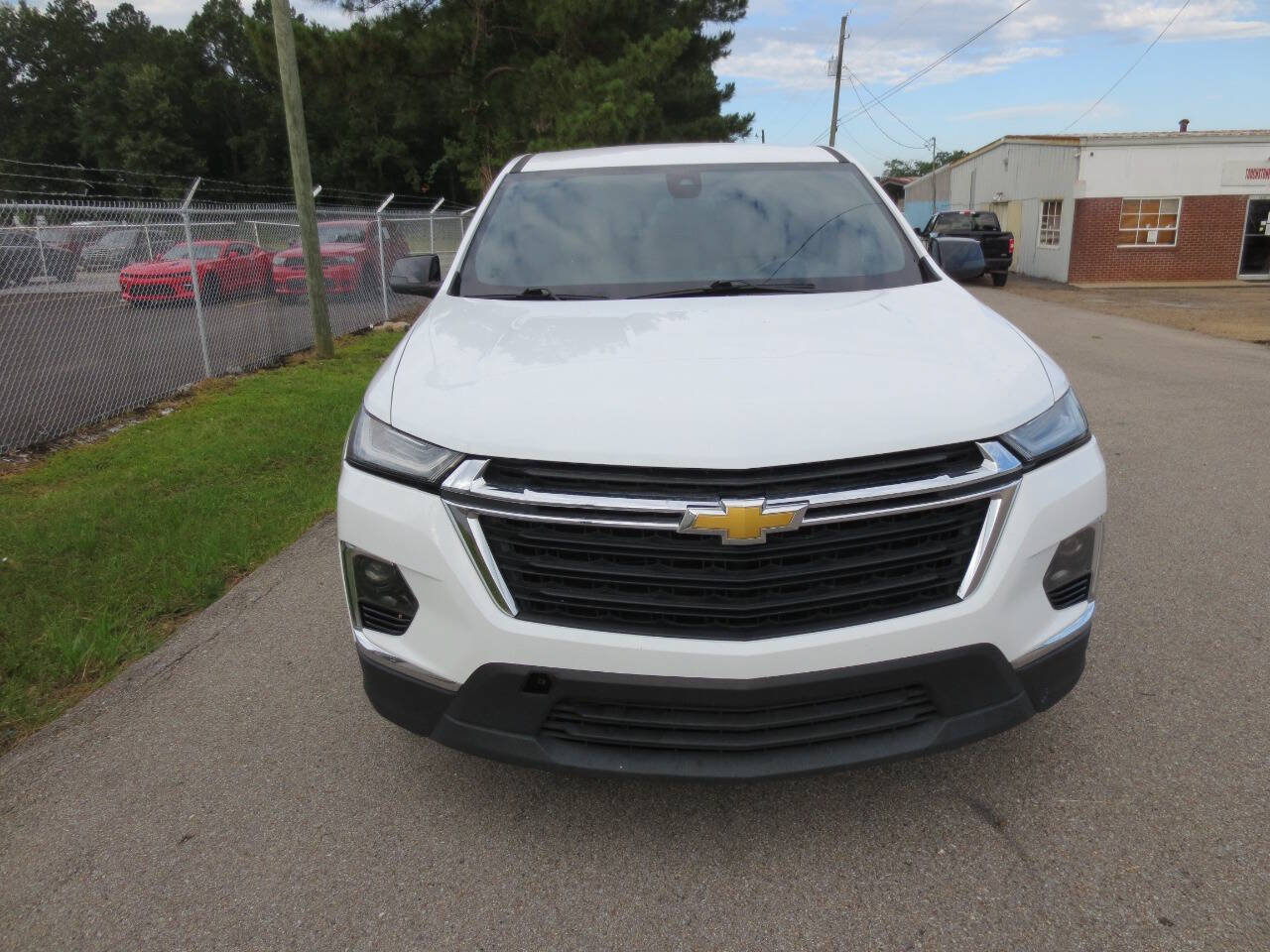 Used 2023 Chevrolet Traverse LS FWD image 3