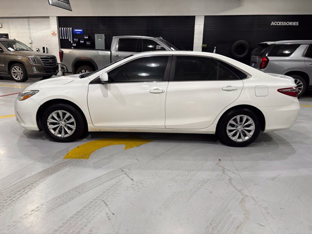 Used 2015 Toyota Camry LE FWD image 3