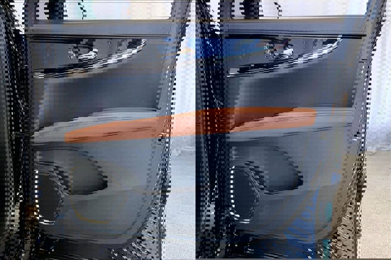 Used 2023 Lincoln Nautilus Reserve w/ Monochromatic Package image 26