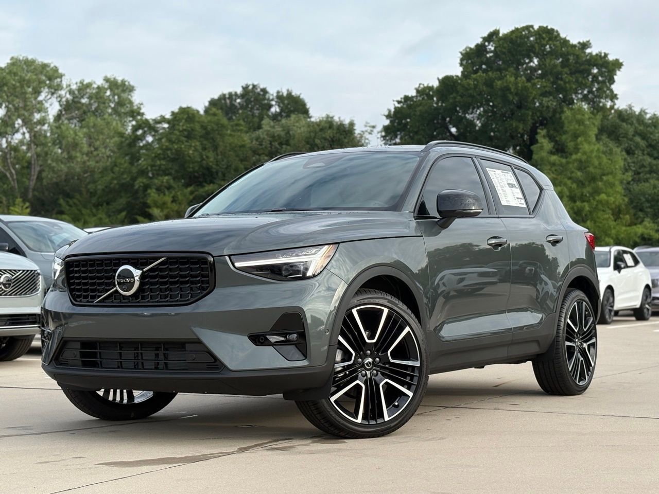 New 2026 Volvo XC40 B5 Ultra w/ Protection Package Premier