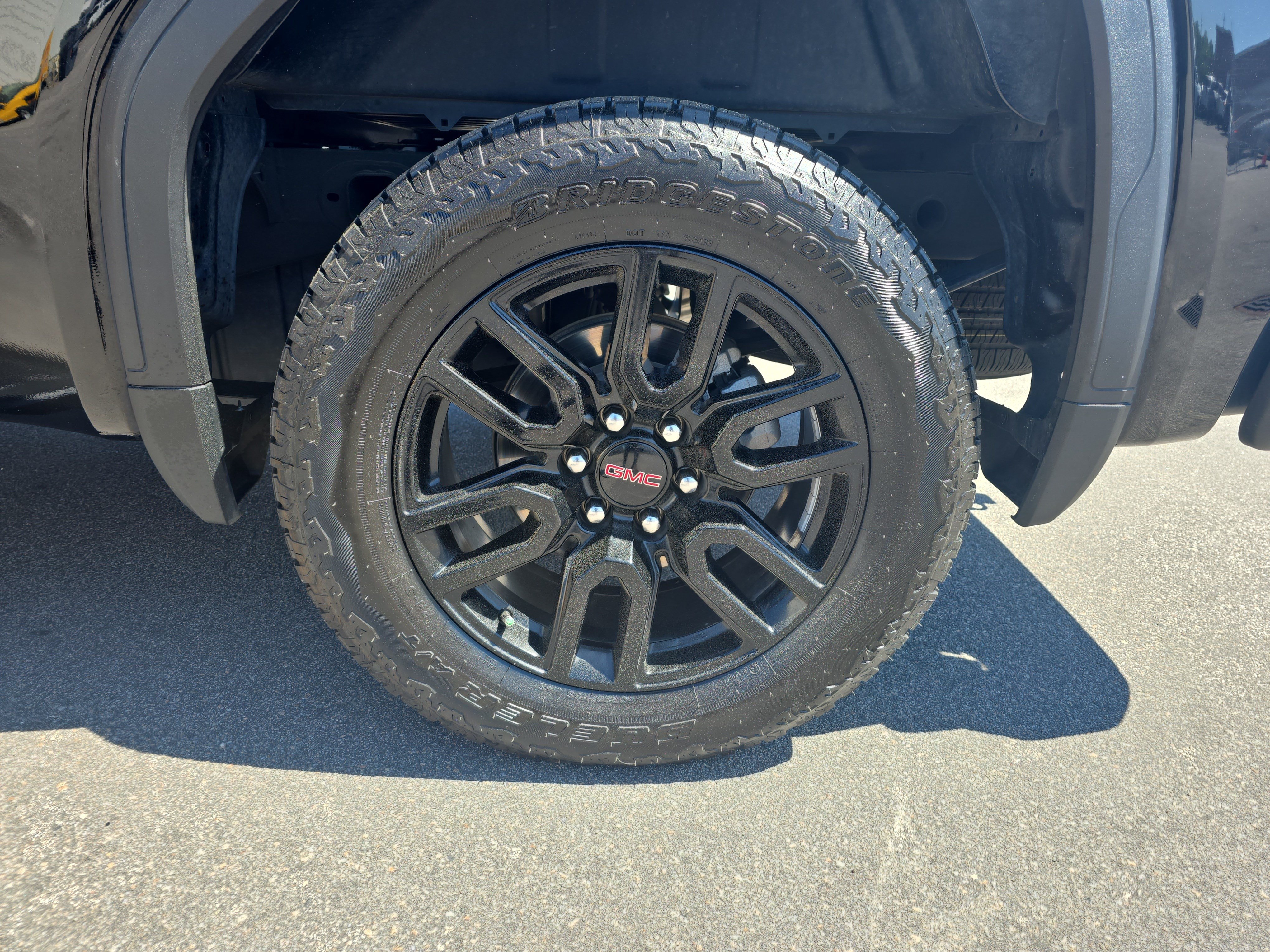 Used 2024 GMC Sierra 1500 Elevation w/ LPO, Elevation Black Package AWD/4WD image 33