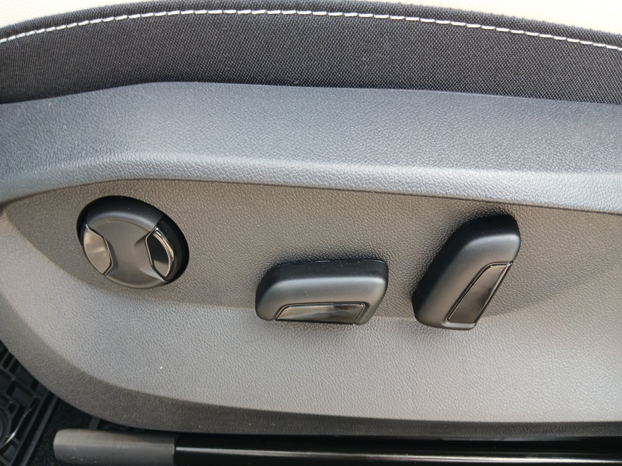 New 2027 Volkswagen Taos SE FWD image 10