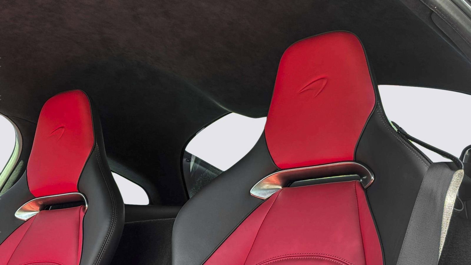 Used 2023 McLaren Artura RWD image 15