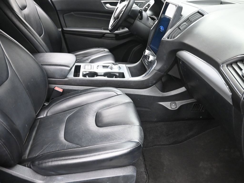 Used 2022 Ford Edge Titanium AWD/4WD image 7