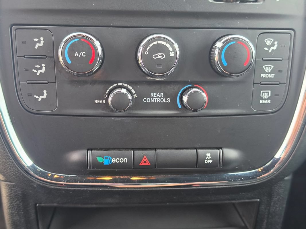 Used 2017 Dodge Grand Caravan SE FWD image 9