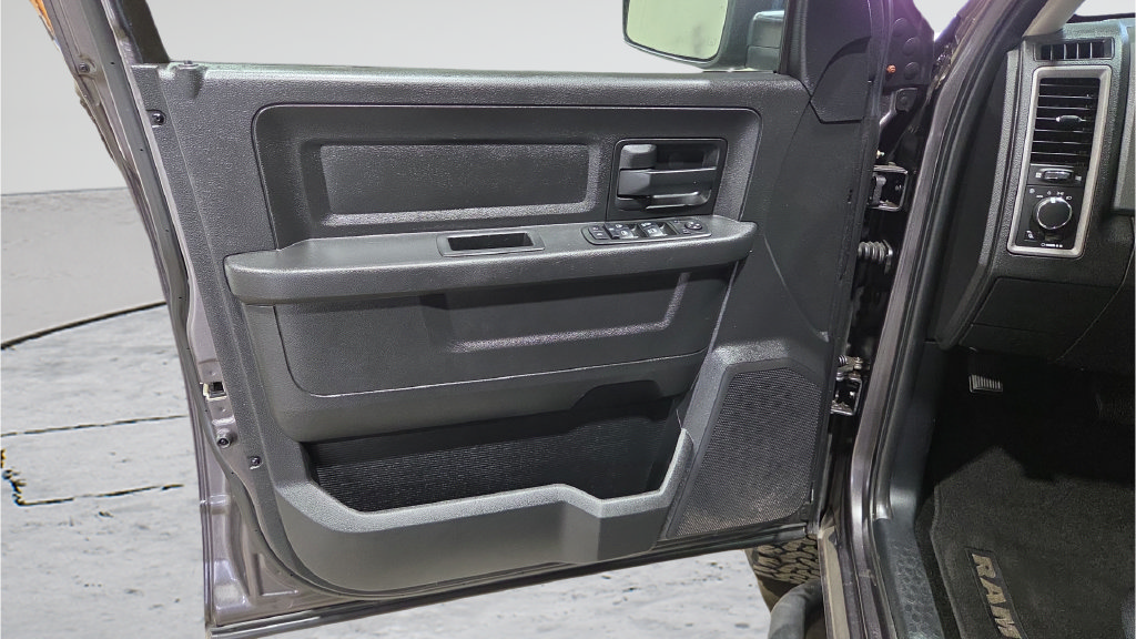 Used 2014 RAM 1500 ST AWD/4WD image 31
